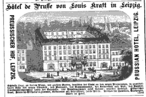 Schwarze und weiße Anzeige für ein Hotel in Leipzig, Deutschland mit einer Illustration des Gebäudes, umgeben von Bäumen und Menschen, begleitet von beschreibendem Text.