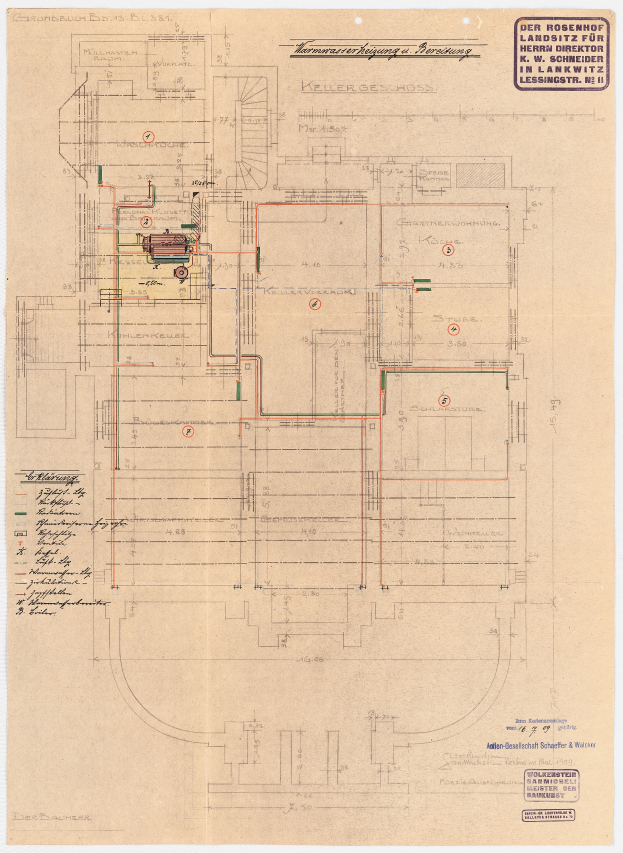 Ein detaillierter architektonischer Grundriss des Rosenhof-Krankenhauses in Hamburg, Deutschland, mit einem Gebäude, das zahlreiche Drähte und Text enthält, der den Aufbau beschreibt, einschließlich Räume, Flure und andere Merkmale.