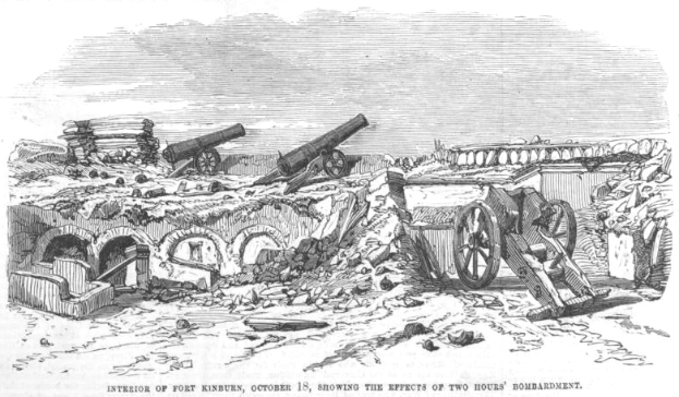 Eine Schwarzweiß-Zeichnung der Burg Kinburn in einem Feld, mit Kanonen und Trümmern drumherum, die Schäden durch Bombardement zeigen, mit Text unten lesend "Innenraum von Burg Kinburn, 18. Oktober, zeigt die Auswirkungen von zwei Stunden Bombardement".