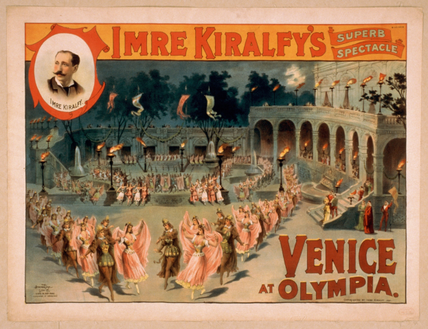 Plakat für Imre Kiralfys Super-Spektakel in Venedig in der Olympia, das kostümierte Künstler vor einem gebogenen und säulengeschmückten Gebäude mit Laternen und Bäumen zeigt, mit einer einzelnen Person und Text.