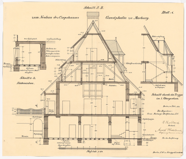 Schwarze und weiße architektonische Zeichnung eines Hauses mit zahlreichen Fenstern und einem Dach, beschriftet als erstes Haus in Deutschland, begleitet von detaillierten Strukturplänen und Text.